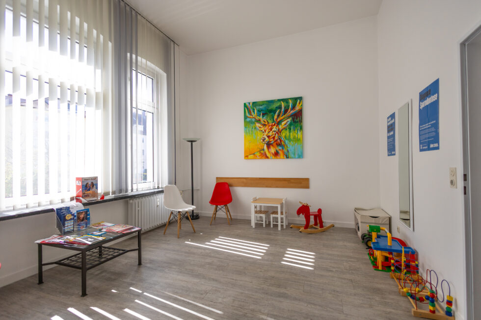 Wartezimmer mit Spieleecke für Kinder